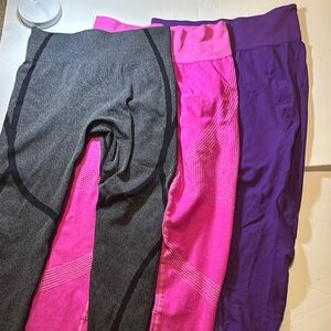 SHEIN BUNDLE SET OF THREE LEGGINGS